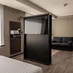 Ola Santiago Providencia, Tapestry Collection By Hilton