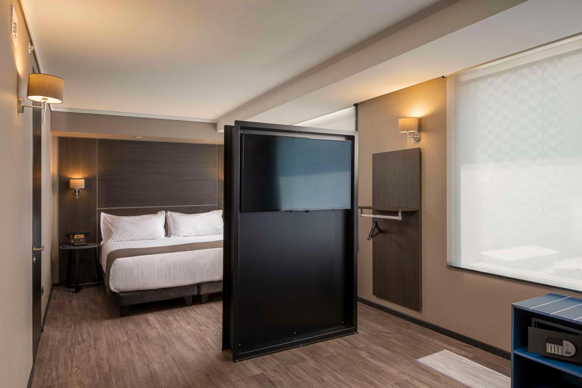 Ola Providencia, Tapestry Collection By Hilton Santiago de Chile