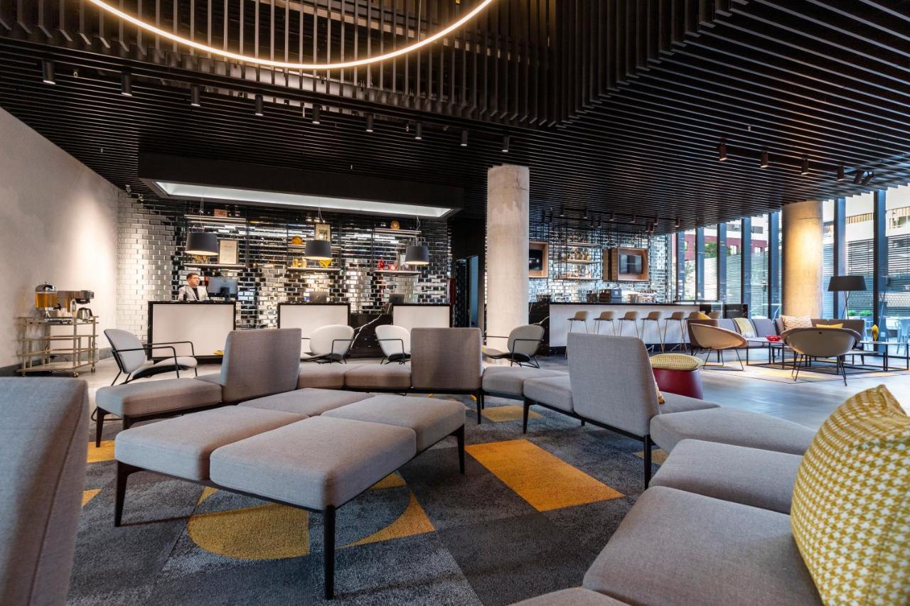 Ola Providencia, Tapestry Collection By Hilton